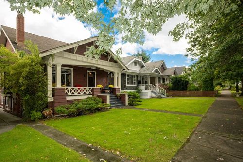 2659 Oxford St, Vancouver, BC, V5K1N2 | Card Image