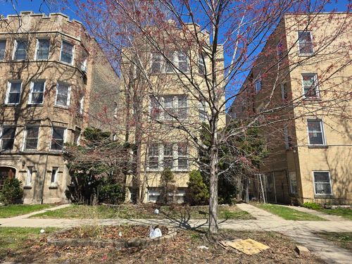 2206 W Highland Ave, Chicago, IL, 60659-2180 | Card Image