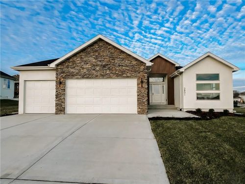 2700 Ne Wheatley Dr, Blue Springs, MO, 64029-7732 | Card Image