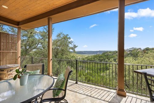 106 Hannah Ln, Boerne, TX, 78006-8878 | Card Image