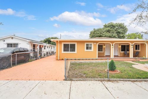 934-934 E 22nd St, Hialeah, FL, 33013-4225 | Card Image