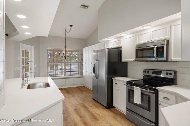 11242 Riddle Dr, House other with 3 bedrooms, 3 bathrooms and null parking in SPRING HILL FL | Image 22