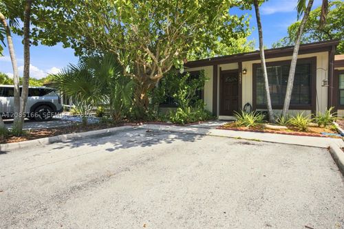 2221 Buttonwood Ave, Pembroke Pines, FL, 33026-1707 | Card Image