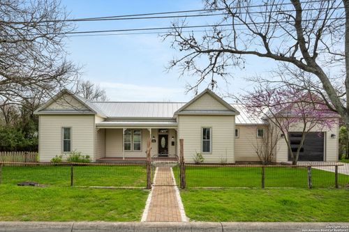 303 James St, Boerne, TX, 78006-2305 | Card Image