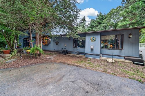 42 Seabreeze Dr, North Kingstown, RI, 02852-4017 | Card Image