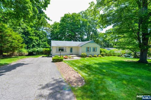 51 Charwalt Dr, Hawthorne, NJ, 07506-3101 | Card Image