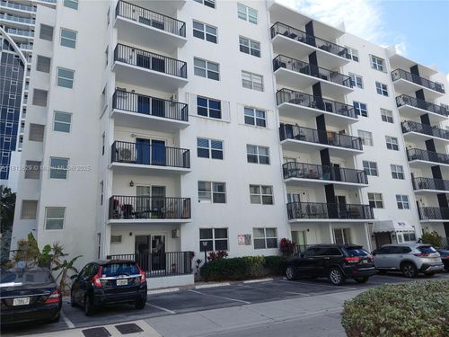 apt-510-3000 Riomar St, Fort Lauderdale, FL, 33304-4241 | Card Image