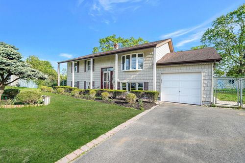 136 Tabor St, Brentwood, NY, 11717-7912 | Card Image