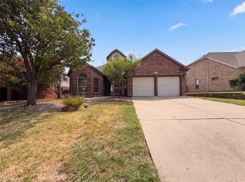 1756 Hidden Brook Dr, Grand Prairie, TX, 75050-8334 | Card Image
