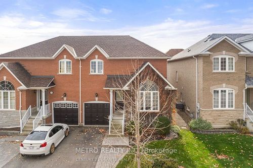 153 Flagstone Way, Newmarket, ON, L3X2Z8 | Card Image