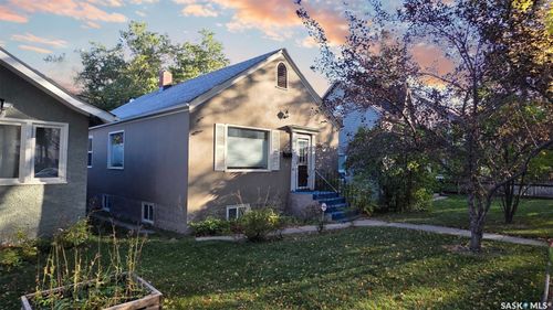 723 9th Street E, Saskatoon, SK, S7H0M6 | Card Image