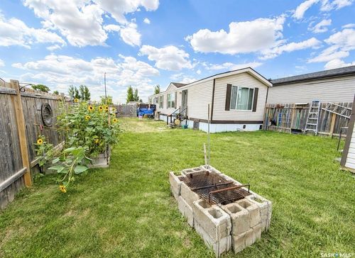 160 Prairie Sun Court, House with 2 bedrooms, 2 bathrooms and 2 parking in Swift Current SK | Card Image