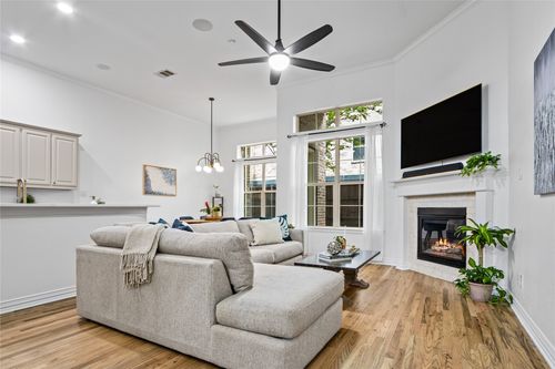 2205 Eriksson Ln, Dallas, TX, 75204-5011 | Card Image