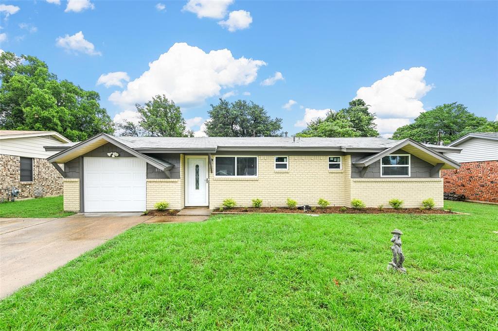 Dee Ln, Bedford, TX 76022