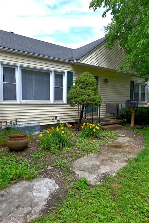 9604 E 32nd St S, Independence, MO, 64052-1005 | Card Image