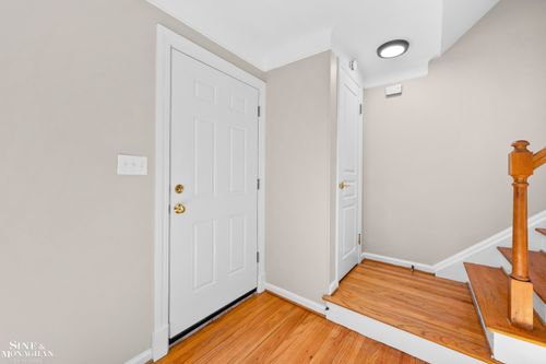 25 Village Ln, Grosse Pointe Park, MI, 48230-1529 | Card Image