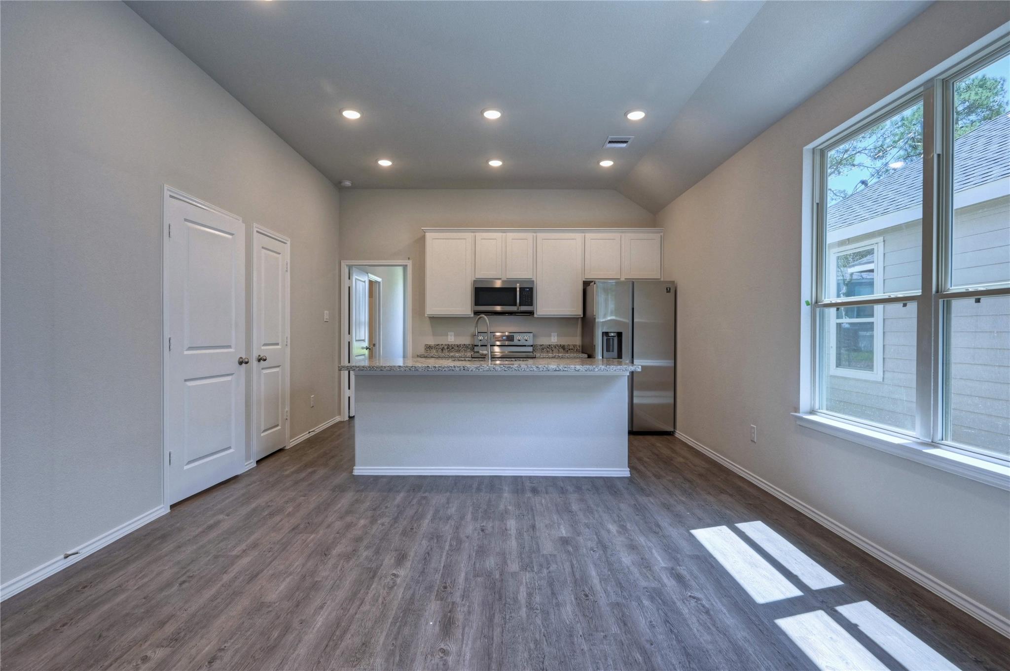 Residential Lease in Willis 4