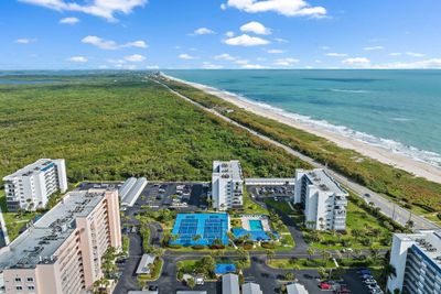 111 - 5159 N Highway A1a, Condo with 2 bedrooms, 2 bathrooms and null parking in Hutchinson Island FL | Image 2