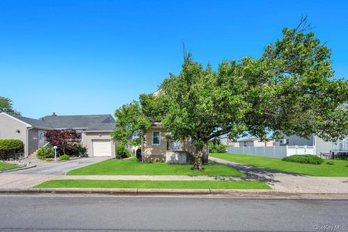 573 Miller Ave, Freeport, NY, 11520-6310 | Card Image