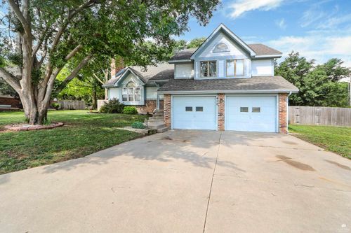 410 Hawthorne Dr, Junction City, KS, 66441-3371 | Card Image
