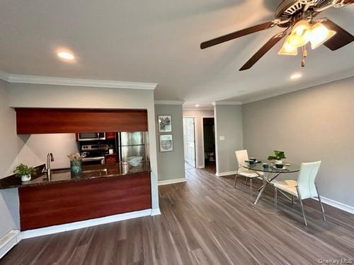 apt-3g2-184 Hallock Rd, Lake Grove, NY, 11755-1407 | Card Image