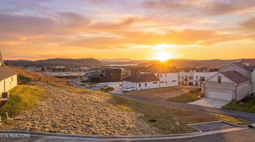 9326 Chimney Top Ln, Knoxville, TN, 37922-1470 | Card Image