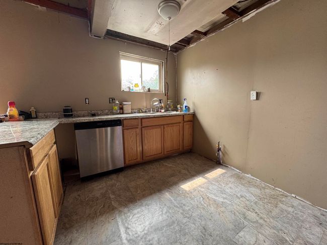 808 W 2 Nd St, House other with 5 bedrooms, 2 bathrooms and 3 parking in Weston WV | Image 6