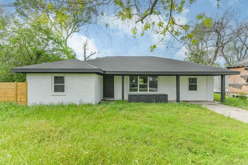 209 Leago St, Houston, TX, 77022-1517 | Card Image