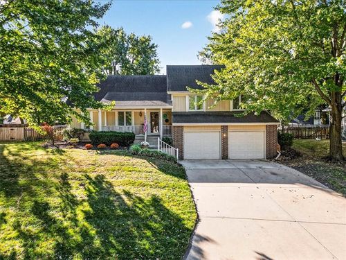 1029 Ne Trailwood St, Lee's Summit, MO, 64086-3061 | Card Image