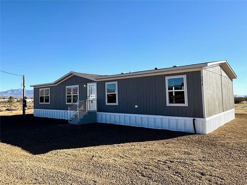 5614 W Newgard Dr, Golden Valley, AZ, 86413-6752 | Card Image