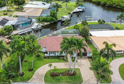 2105 Sheepshead Dr, NAPLES, FL, 34102-1507 | Card Image