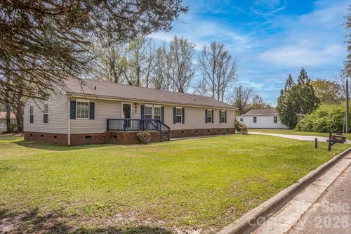 4-210 E Pierce St, Warsaw, NC, 28398-2438 | Card Image
