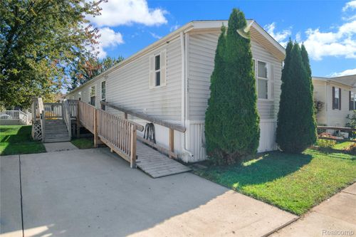 23467 Manor Rd N, New Boston, MI, 48164-9052 | Card Image