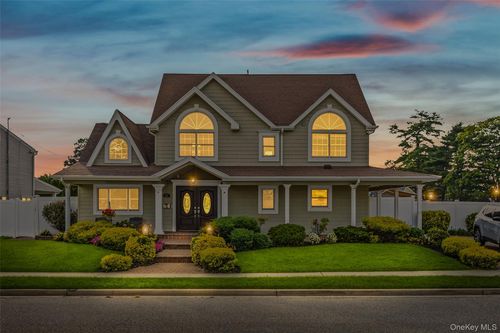 71 Swing Ln, Levittown, NY, 11756-4428 | Card Image