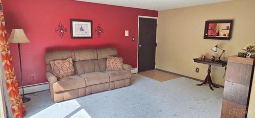 6611 Hearne Rd, Cincinnati, OH, 45248-8406 | Card Image