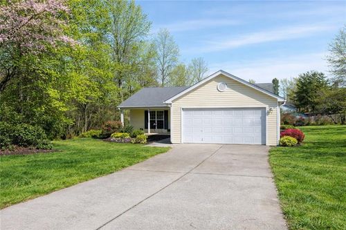 238 Ivy Hills Cir, Mount Airy, GA, 30563-4130 | Card Image