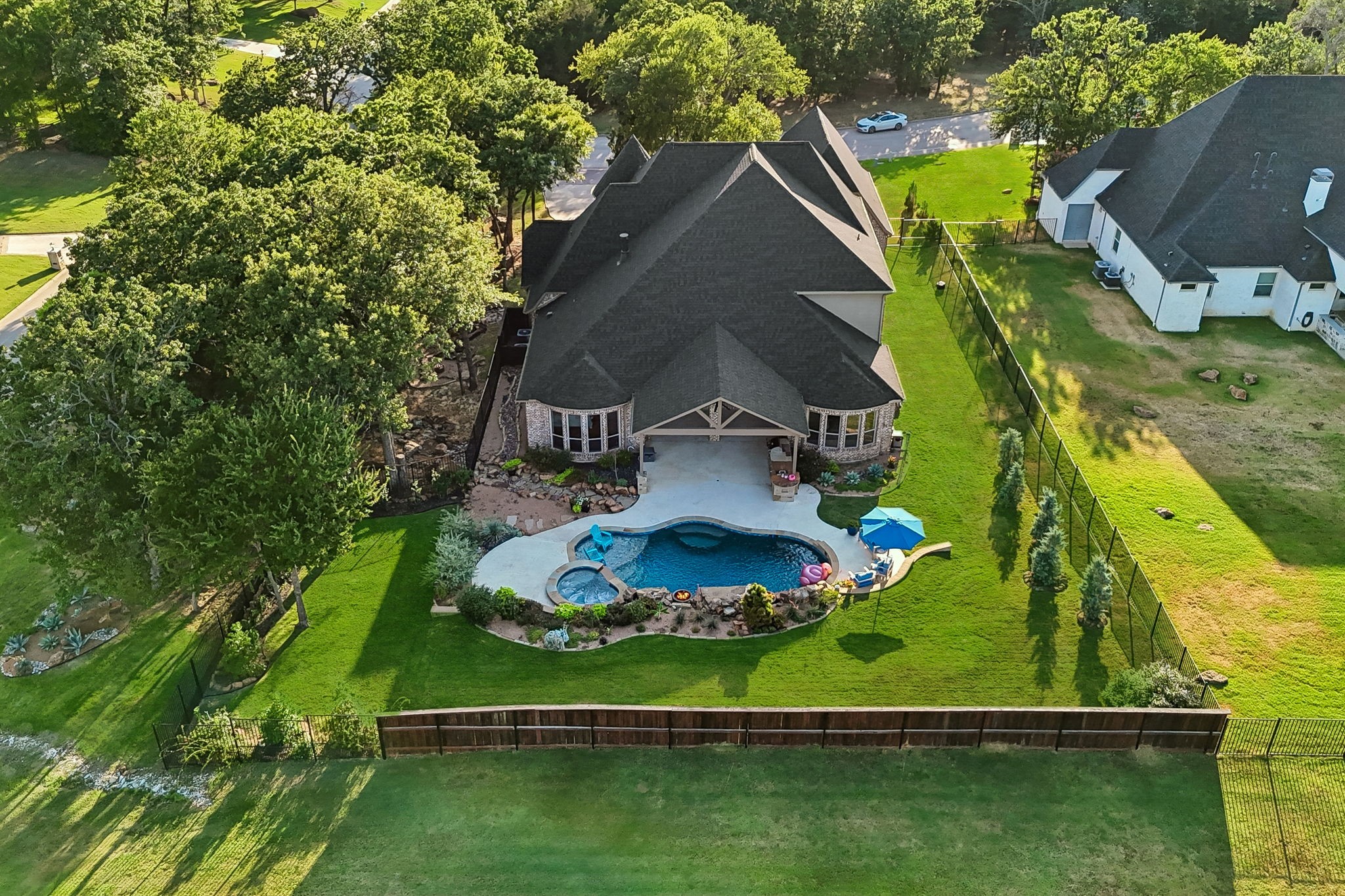 Residential in Oak Point 4