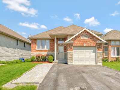 10 Parkwood Gdns, House other with 3 bedrooms, 2 bathrooms and 5 parking in Belleville ON | Image 1