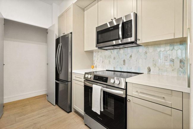 APT-105 - 720 Sapodilla Ave, Condo with 2 bedrooms, 2 bathrooms and null parking in West Palm Beach FL | Image 5