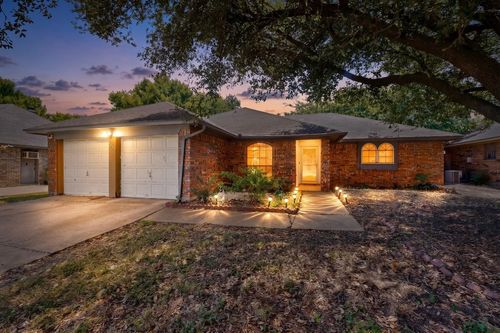 6403 Running Creek Dr, Arlington, TX, 76001-7530 | Card Image