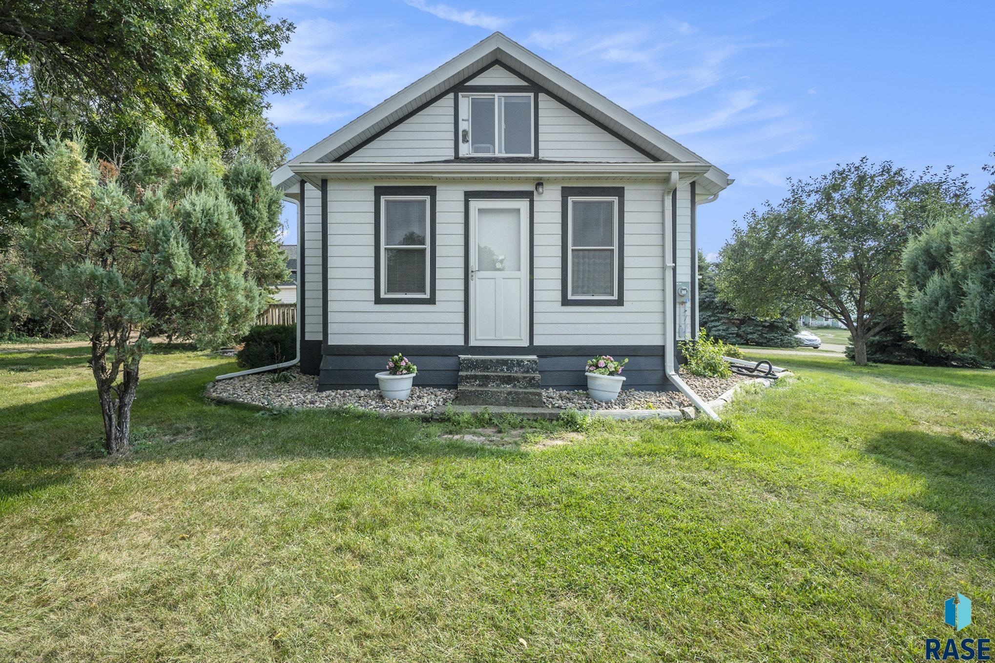 9th St, Madison, SD 57042