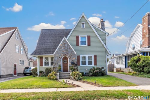 555 Windsor Ave, Stratford, CT, 06614-4211 | Card Image
