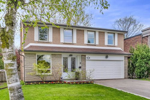 170 Fenn Ave, North York, ON, M2P1X9 | Card Image