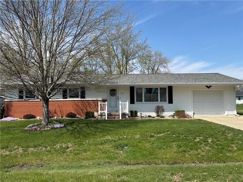 713 Meadows St, Altamont, IL, 62411-1631 | Card Image