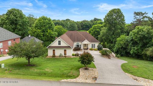 210 Indian Shadows Dr, Maryville, TN, 37801-3684 | Card Image