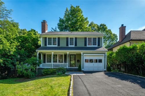 8 Burton Rd, Larchmont, NY, 10538-3302 | Card Image