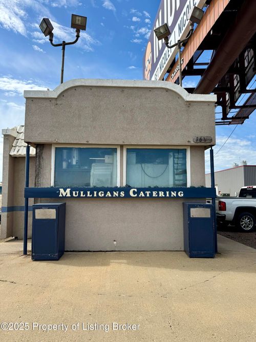 1611 W Villard St, Dickinson, ND, 58601-4658 | Card Image