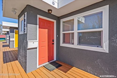 1033 Juneau St, Anchorage, AK, 99501-3812 | Card Image