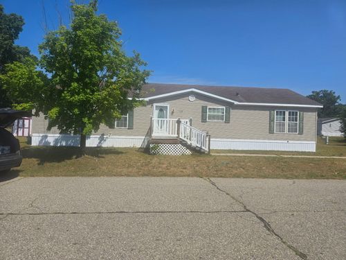 726 Strawberry Lane, Muskegon, MI, 49442 | Card Image