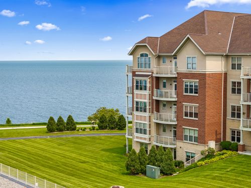 4100 S Lake Dr, Saint Francis, WI, 53235-5902 | Card Image